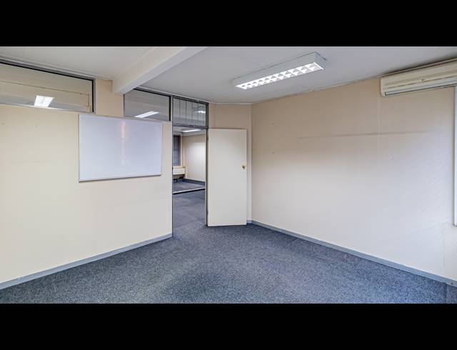 825M² OFFICE FOR SALE IN FERNDALE